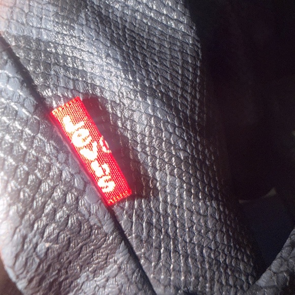 🚨Levi's Women's Textured Black Leather Jacket - Picture 9 of 11